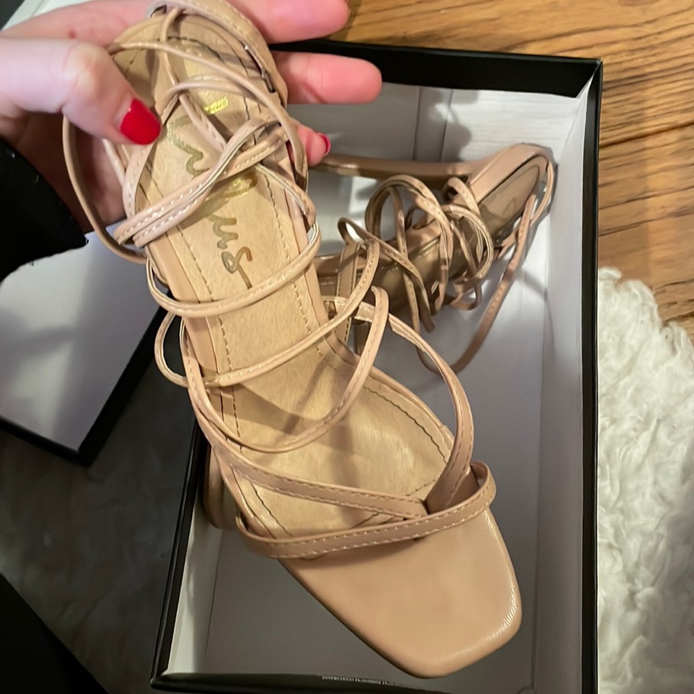 EUC lulus Simonee heel in nude color